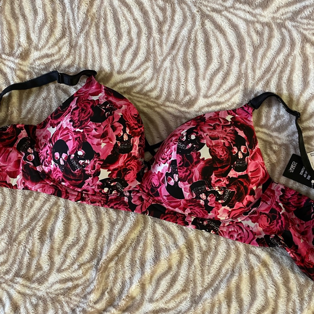 BNWT Torrid Skull & flowers bra